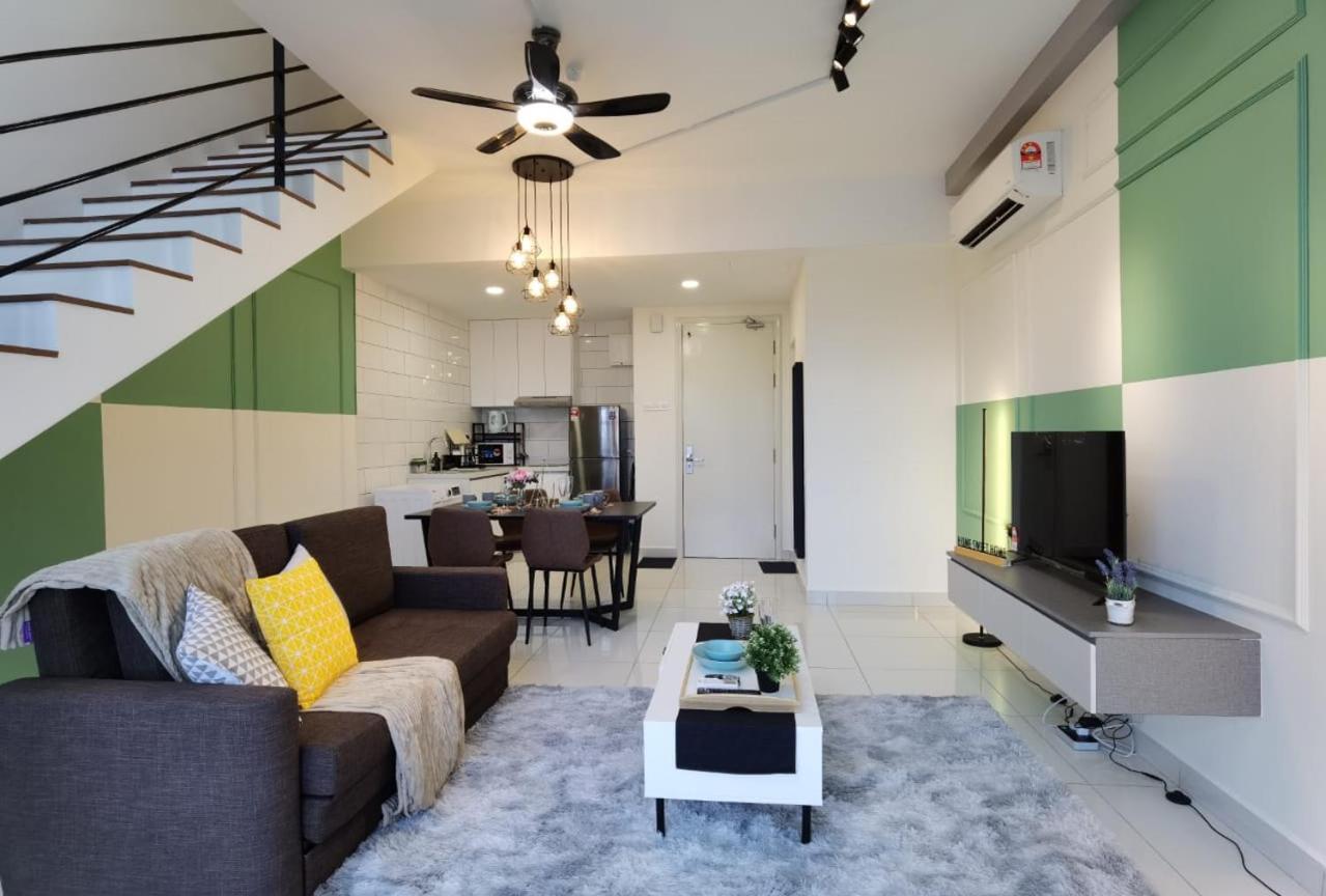 Arte Mont Kiara Aparthotel Kuala Lumpur Exteriör bild A living room in a landed property in Singapore